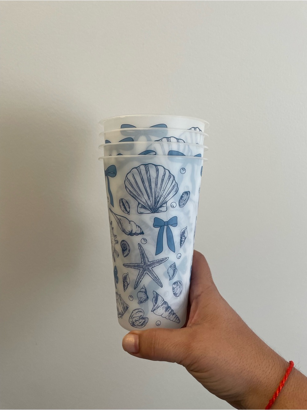 Set of 4 Blue Seashell Pattern Plastic Tumblers with lids